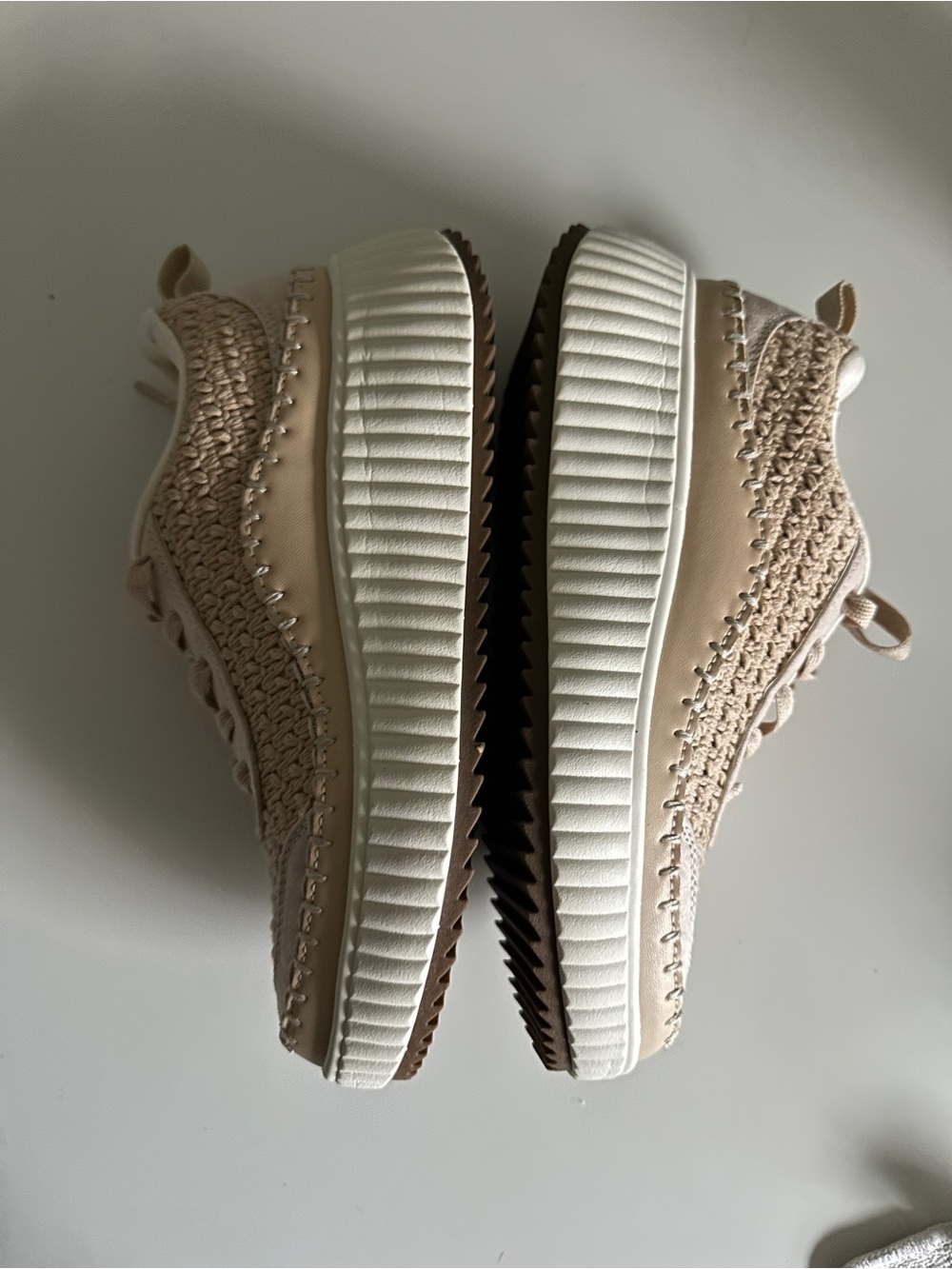 Dream Pairs Women’s Beige Crochet Platform Sneakers Lace-Up Size 6 Like New - Picture 6 of 15